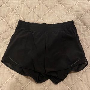 Lululemon Hotty Hot High Rise 4 inch Shorts (Black)
